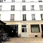 In The Heart Of Le Marais פריז